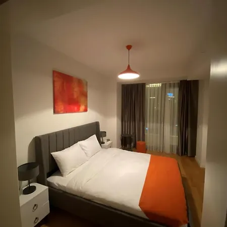 The Y Κωνσταντινούπολη