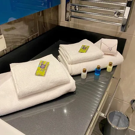 The Y Κωνσταντινούπολη