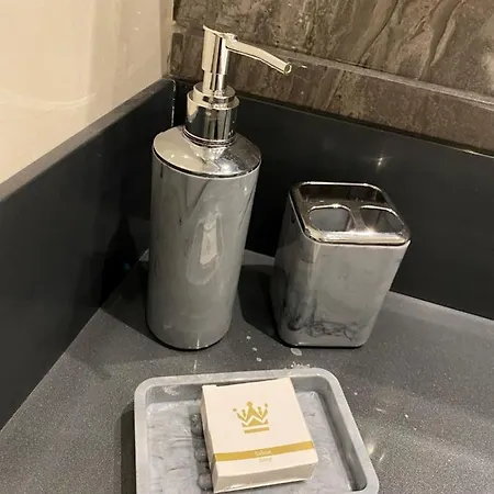 The Y Κωνσταντινούπολη