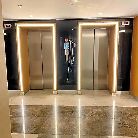Apartament The Y