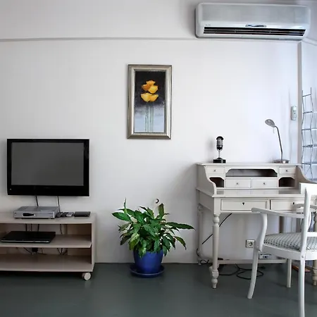 The Y Κωνσταντινούπολη