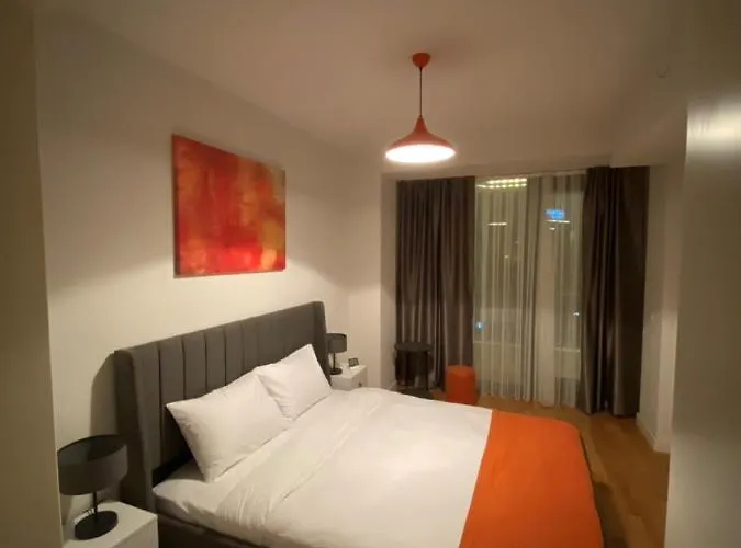 The Y Κωνσταντινούπολη