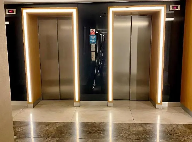 The Y Κωνσταντινούπολη