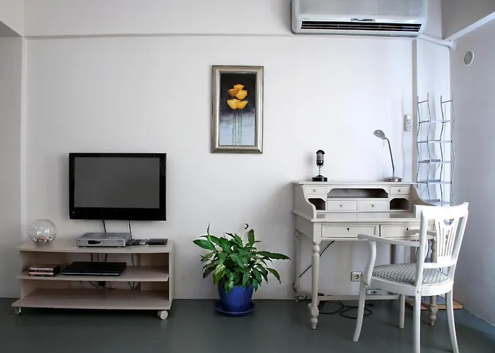 The Y Κωνσταντινούπολη